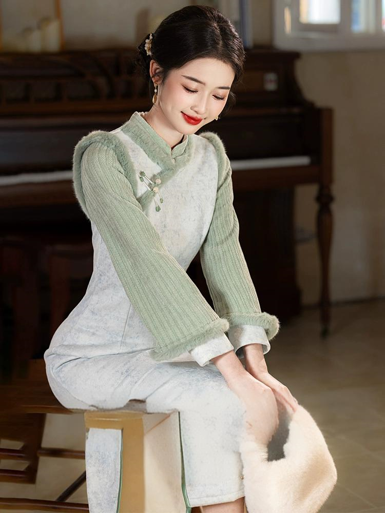 New Chinese Style Green Long Sleeve Qipao