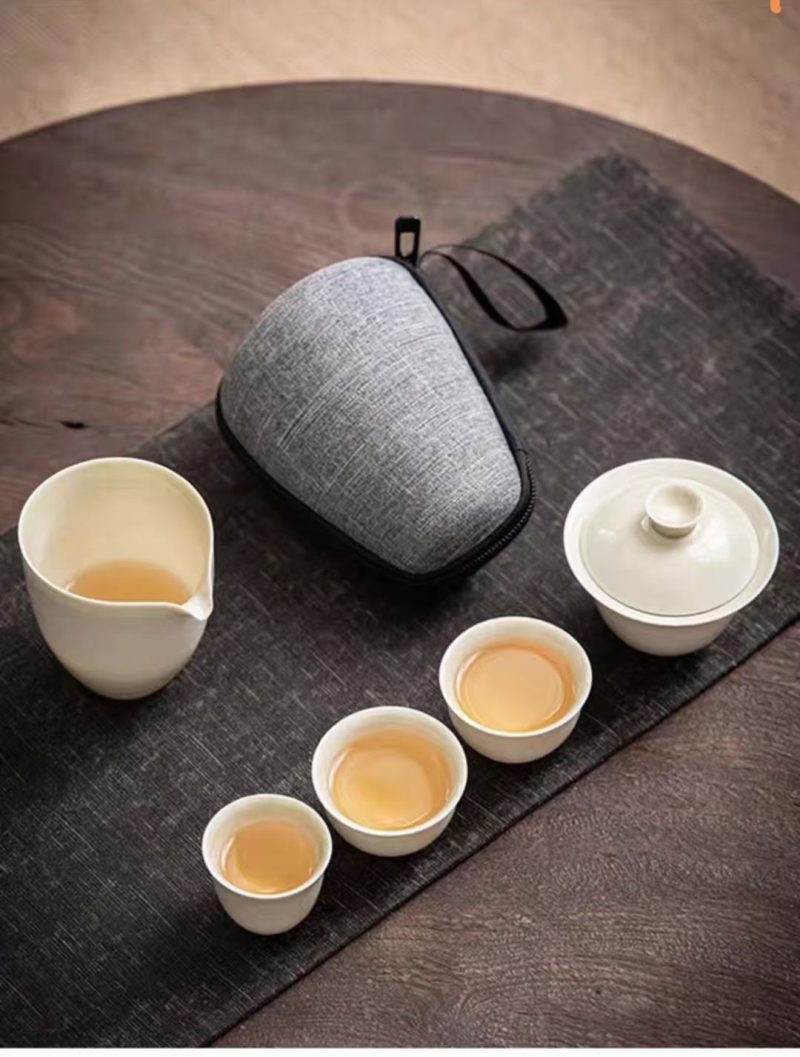 TRAVEL TEA SET